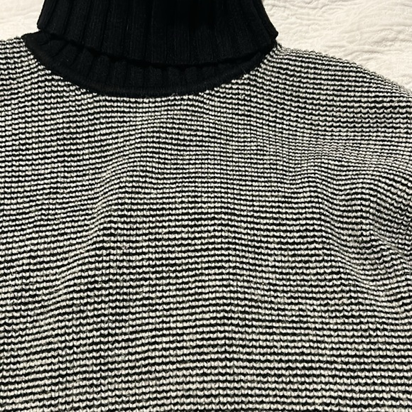 Banana republic turtleneck sweater - Picture 2 of 4